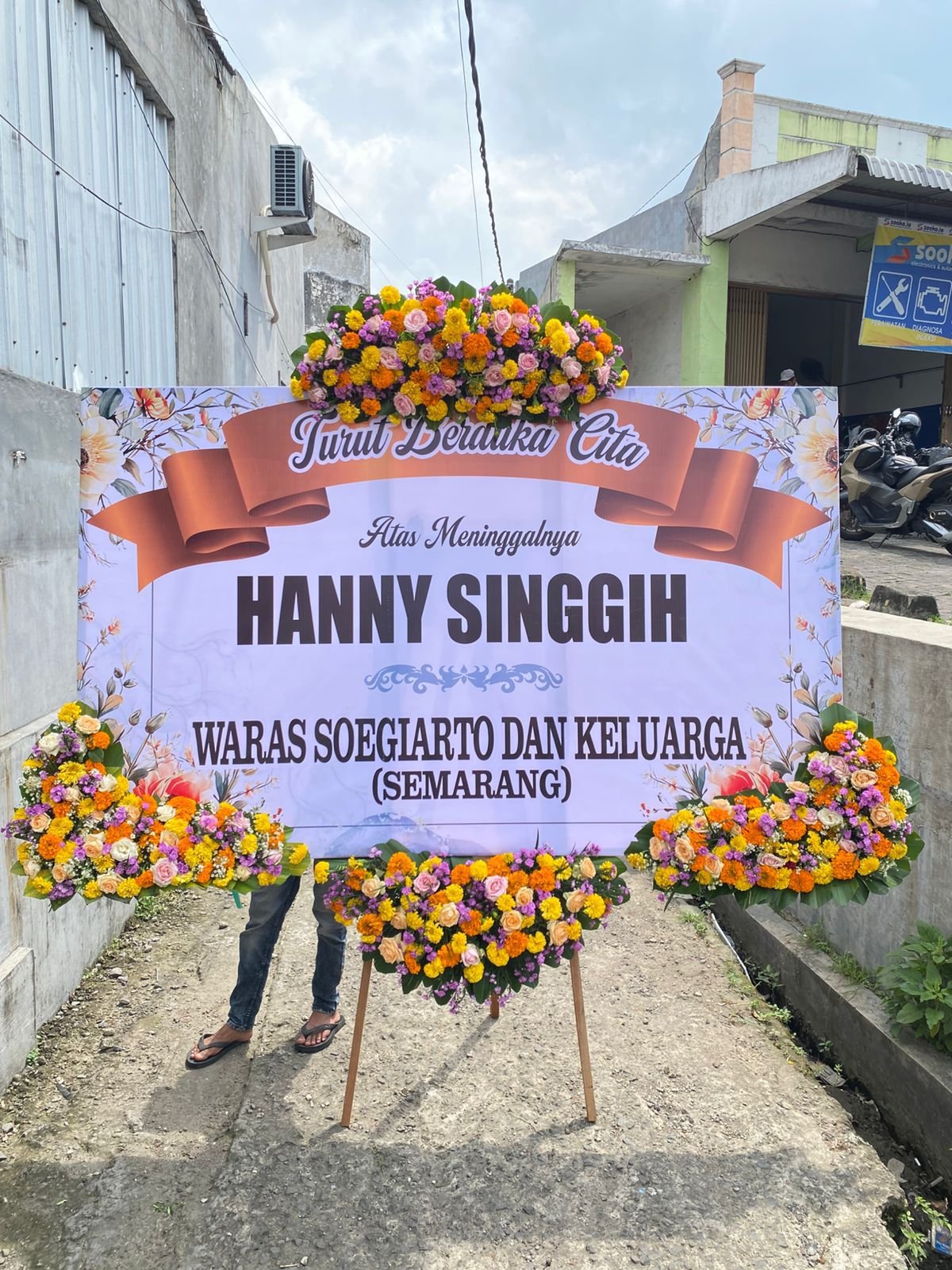 Karangan Bunga Duka Cita